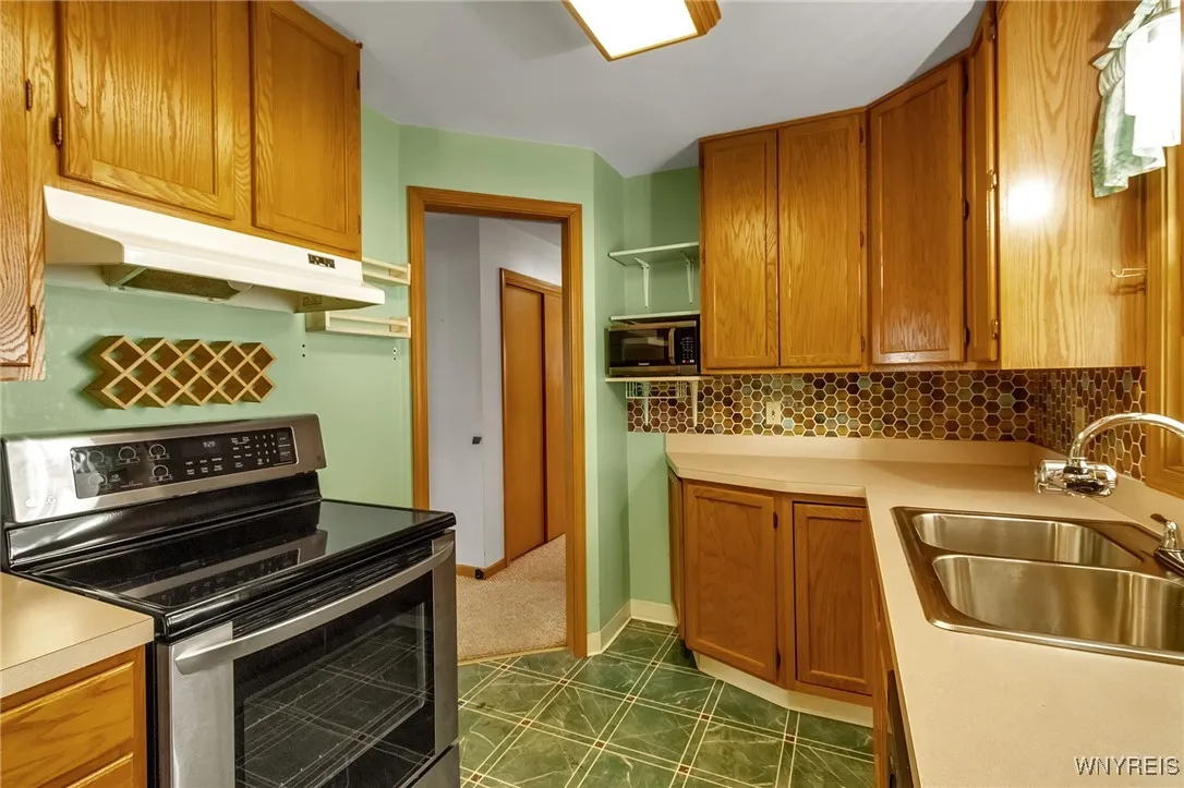1014 98th Street, Niagara Falls, New York 14304, Niagara Falls, New York 14304, 3 Bedrooms Bedrooms, 5 Rooms Rooms,1 BathroomBathrooms,Residential,For Sale,1014 98th Street, Niagara Falls, New York 14304,B1621533