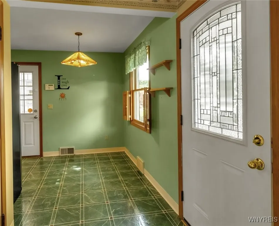1014 98th Street, Niagara Falls, New York 14304, Niagara Falls, New York 14304, 3 Bedrooms Bedrooms, 5 Rooms Rooms,1 BathroomBathrooms,Residential,For Sale,1014 98th Street, Niagara Falls, New York 14304,B1621533
