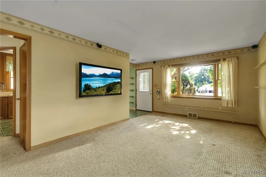 1014 98th Street, Niagara Falls, New York 14304, Niagara Falls, New York 14304, 3 Bedrooms Bedrooms, 5 Rooms Rooms,1 BathroomBathrooms,Residential,For Sale,1014 98th Street, Niagara Falls, New York 14304,B1621533