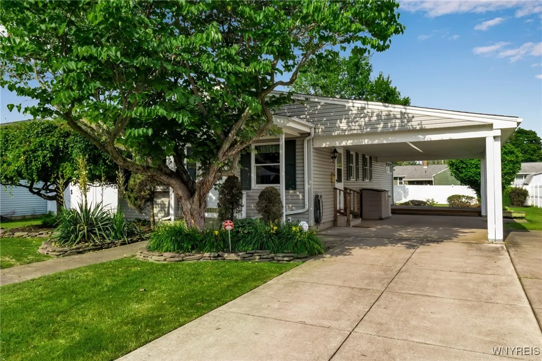 1014 98th Street, Niagara Falls, New York 14304, Niagara Falls, New York 14304, 3 Bedrooms Bedrooms, 5 Rooms Rooms,1 BathroomBathrooms,Residential,For Sale,1014 98th Street, Niagara Falls, New York 14304,B1621533