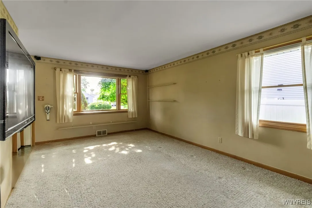 1014 98th Street, Niagara Falls, New York 14304, Niagara Falls, New York 14304, 3 Bedrooms Bedrooms, 5 Rooms Rooms,1 BathroomBathrooms,Residential,For Sale,1014 98th Street, Niagara Falls, New York 14304,B1621533