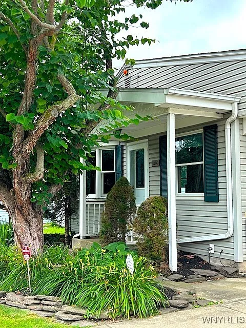 1014 98th Street, Niagara Falls, New York 14304, Niagara Falls, New York 14304, 3 Bedrooms Bedrooms, 5 Rooms Rooms,1 BathroomBathrooms,Residential,For Sale,1014 98th Street, Niagara Falls, New York 14304,B1621533