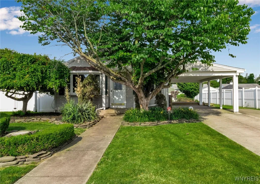 1014 98th Street, Niagara Falls, New York 14304, Niagara Falls, New York 14304, 3 Bedrooms Bedrooms, 5 Rooms Rooms,1 BathroomBathrooms,Residential,For Sale,1014 98th Street, Niagara Falls, New York 14304,B1621533