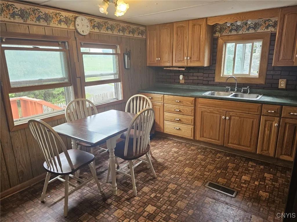 8137 Grant Avenue Road, Sennett, New York 13166, Sennett, New York 13166, 3 Bedrooms Bedrooms, 8 Rooms Rooms,2 BathroomsBathrooms,Residential,For Sale,8137 Grant Avenue Road, Sennett, New York 13166,S1622502