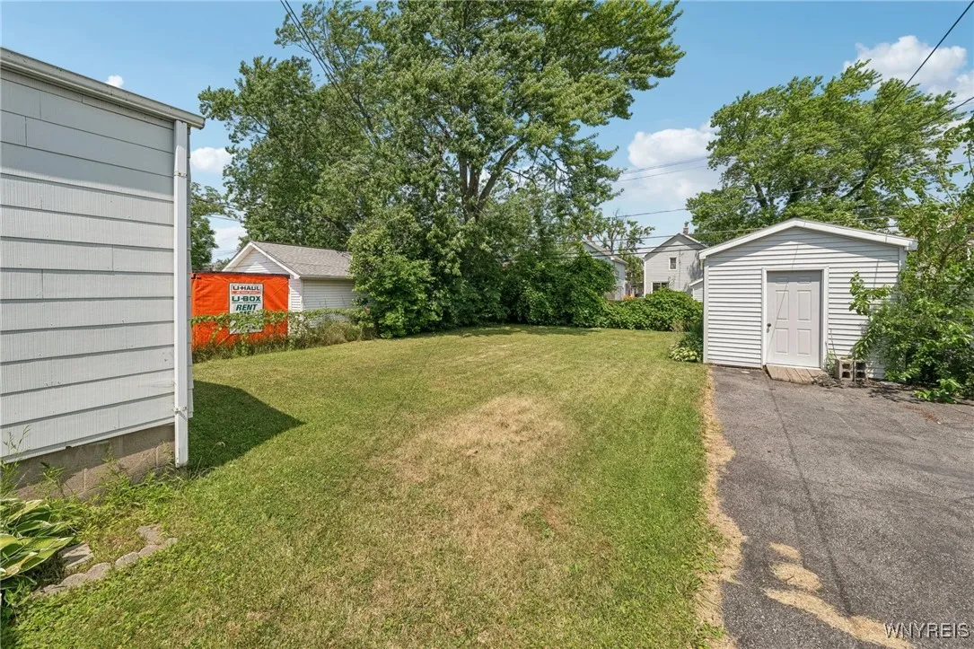 369 Kinsey Avenue, Tonawanda, New York 14217, Tonawanda, New York 14217, 4 Bedrooms Bedrooms, ,2 BathroomsBathrooms,Residential,For Sale,369 Kinsey Avenue, Tonawanda, New York 14217,B1593988