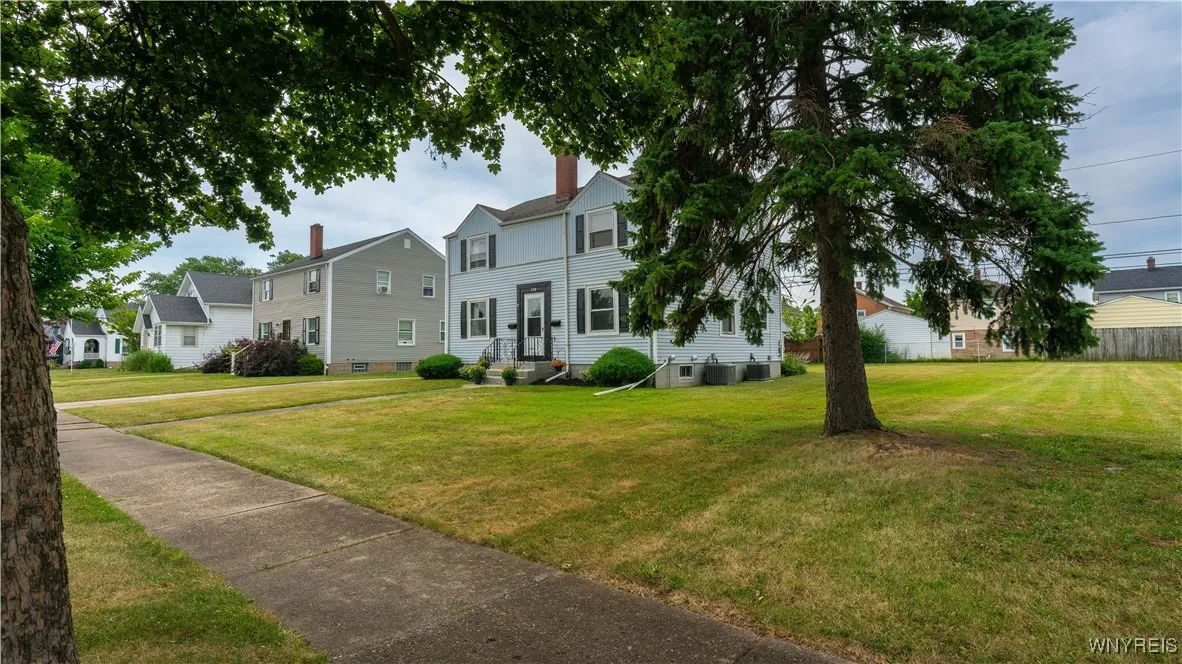 318 West Girard Boulevard, Tonawanda, New York 142, Tonawanda, New York 14217, 4 Bedrooms Bedrooms, ,2 BathroomsBathrooms,Residential,For Sale,318 West Girard Boulevard, Tonawanda, New York 142,B1621747