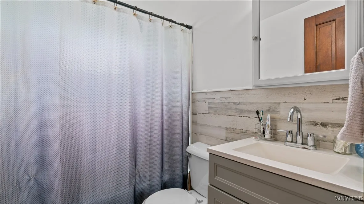 318 West Girard Boulevard, Tonawanda, New York 142, Tonawanda, New York 14217, 4 Bedrooms Bedrooms, ,2 BathroomsBathrooms,Residential,For Sale,318 West Girard Boulevard, Tonawanda, New York 142,B1621747