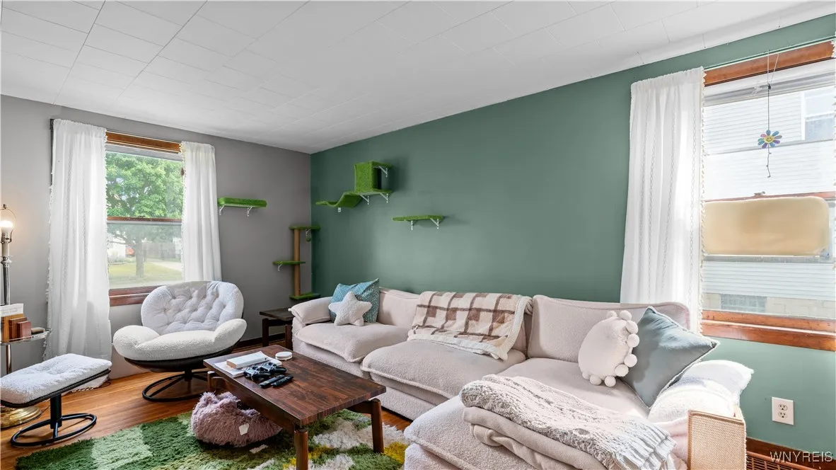 318 West Girard Boulevard, Tonawanda, New York 142, Tonawanda, New York 14217, 4 Bedrooms Bedrooms, ,2 BathroomsBathrooms,Residential,For Sale,318 West Girard Boulevard, Tonawanda, New York 142,B1621747