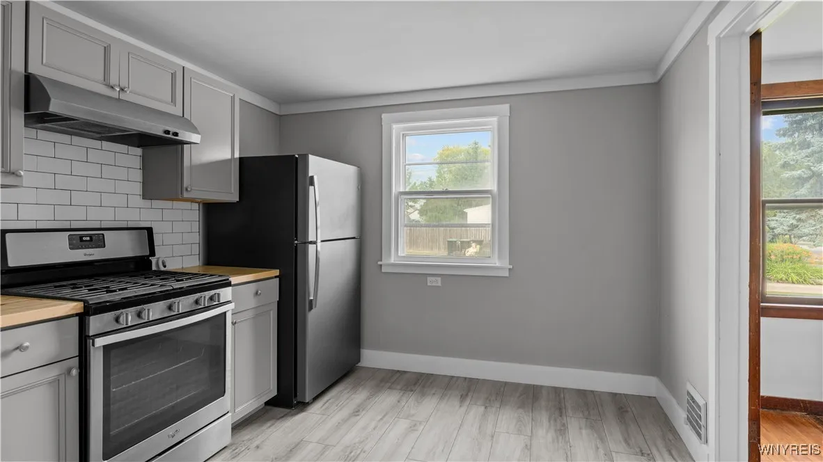 318 West Girard Boulevard, Tonawanda, New York 142, Tonawanda, New York 14217, 4 Bedrooms Bedrooms, ,2 BathroomsBathrooms,Residential,For Sale,318 West Girard Boulevard, Tonawanda, New York 142,B1621747