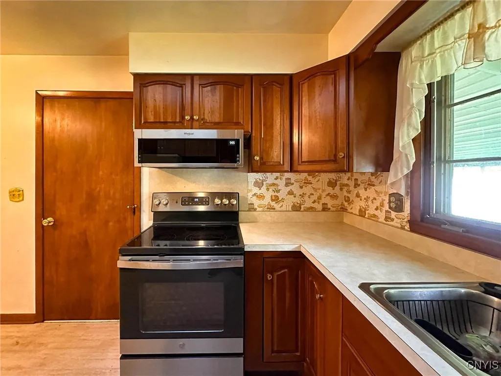 254 South Third Avenue, German Flatts, New York 13, German Flatts, New York 13357, 3 Bedrooms Bedrooms, 5 Rooms Rooms,1 BathroomBathrooms,Residential,For Sale,254 South Third Avenue, German Flatts, New York 13,S1621696