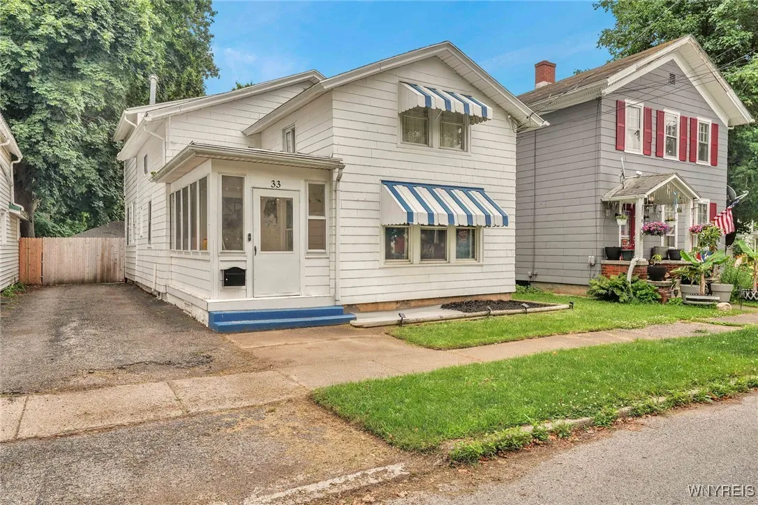 33 Genesee Street, Mt Morris, New York 14510, Mt Morris, New York 14510, 4 Bedrooms Bedrooms, 7 Rooms Rooms,2 BathroomsBathrooms,Residential,Closed,33 Genesee Street, Mt Morris, New York 14510,0,B1621874