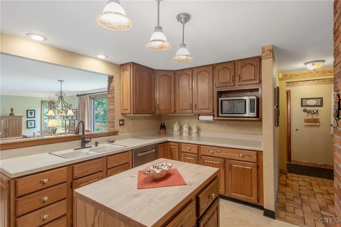 106 Mcardell Road, Salina, New York 13088, Salina, New York 13088, 4 Bedrooms Bedrooms, 10 Rooms Rooms,2 BathroomsBathrooms,Residential,Closed,106 Mcardell Road, Salina, New York 13088,0,S1620013