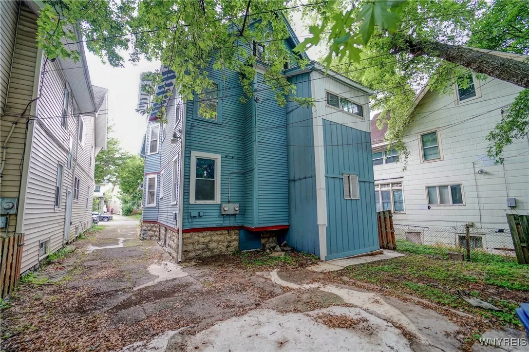 725 Linwood Avenue, Buffalo, New York 14209, Buffalo, New York 14209, 4 Bedrooms Bedrooms, ,3 BathroomsBathrooms,Residential,For Sale,725 Linwood Avenue, Buffalo, New York 14209,B1622525