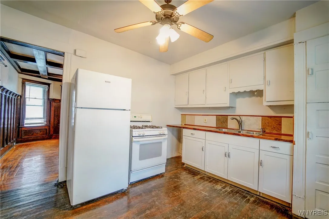 725 Linwood Avenue, Buffalo, New York 14209, Buffalo, New York 14209, 4 Bedrooms Bedrooms, ,3 BathroomsBathrooms,Residential,For Sale,725 Linwood Avenue, Buffalo, New York 14209,B1622525