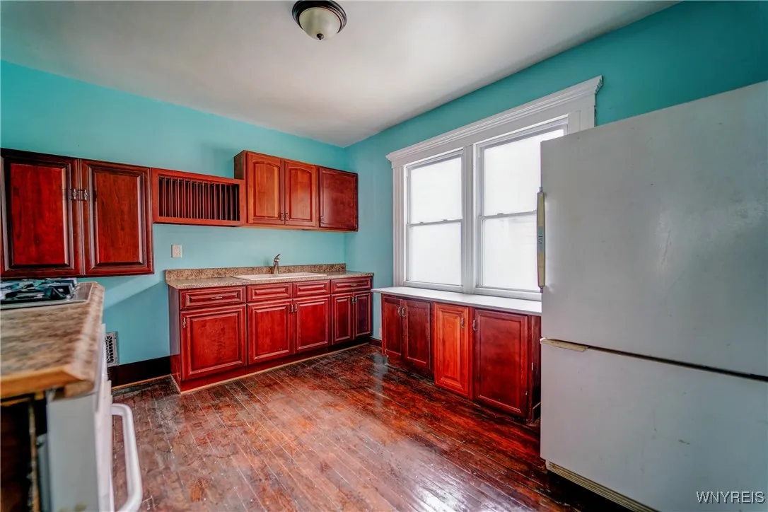 725 Linwood Avenue, Buffalo, New York 14209, Buffalo, New York 14209, 4 Bedrooms Bedrooms, ,3 BathroomsBathrooms,Residential,For Sale,725 Linwood Avenue, Buffalo, New York 14209,B1622525