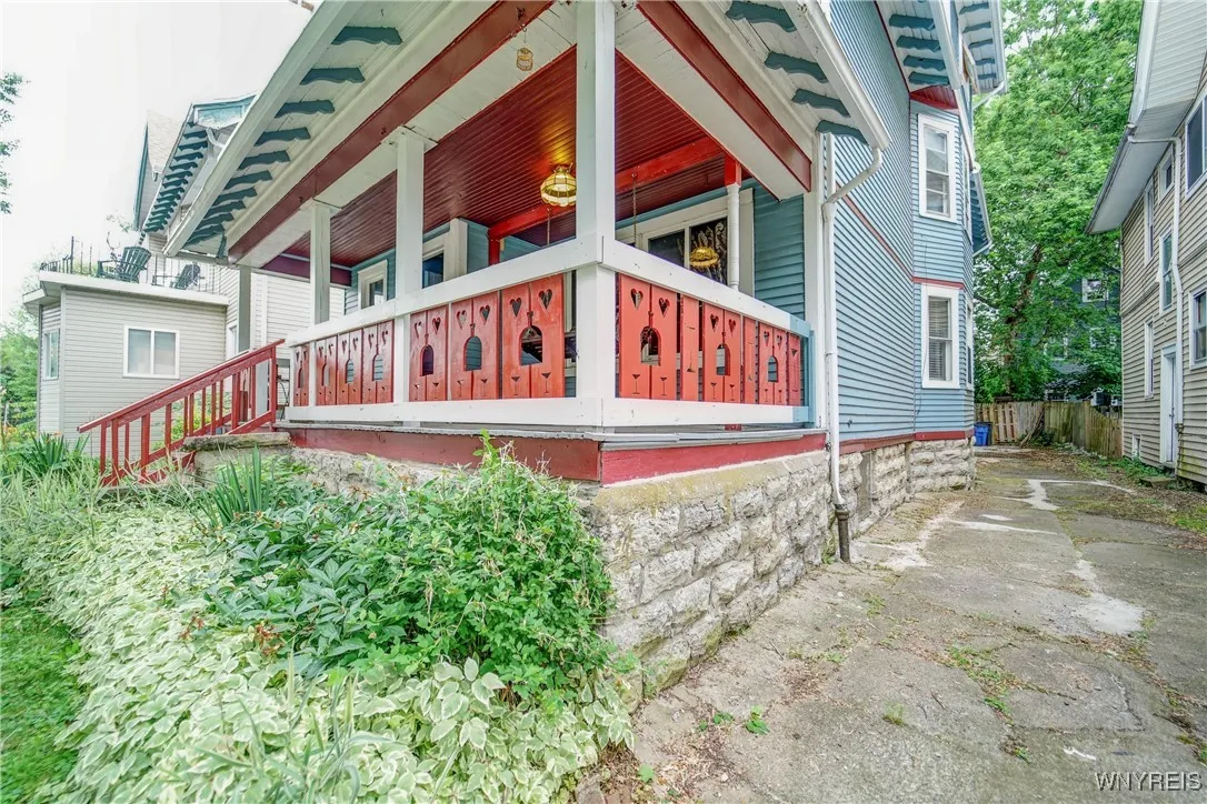 725 Linwood Avenue, Buffalo, New York 14209, Buffalo, New York 14209, 4 Bedrooms Bedrooms, ,3 BathroomsBathrooms,Residential,For Sale,725 Linwood Avenue, Buffalo, New York 14209,B1622525