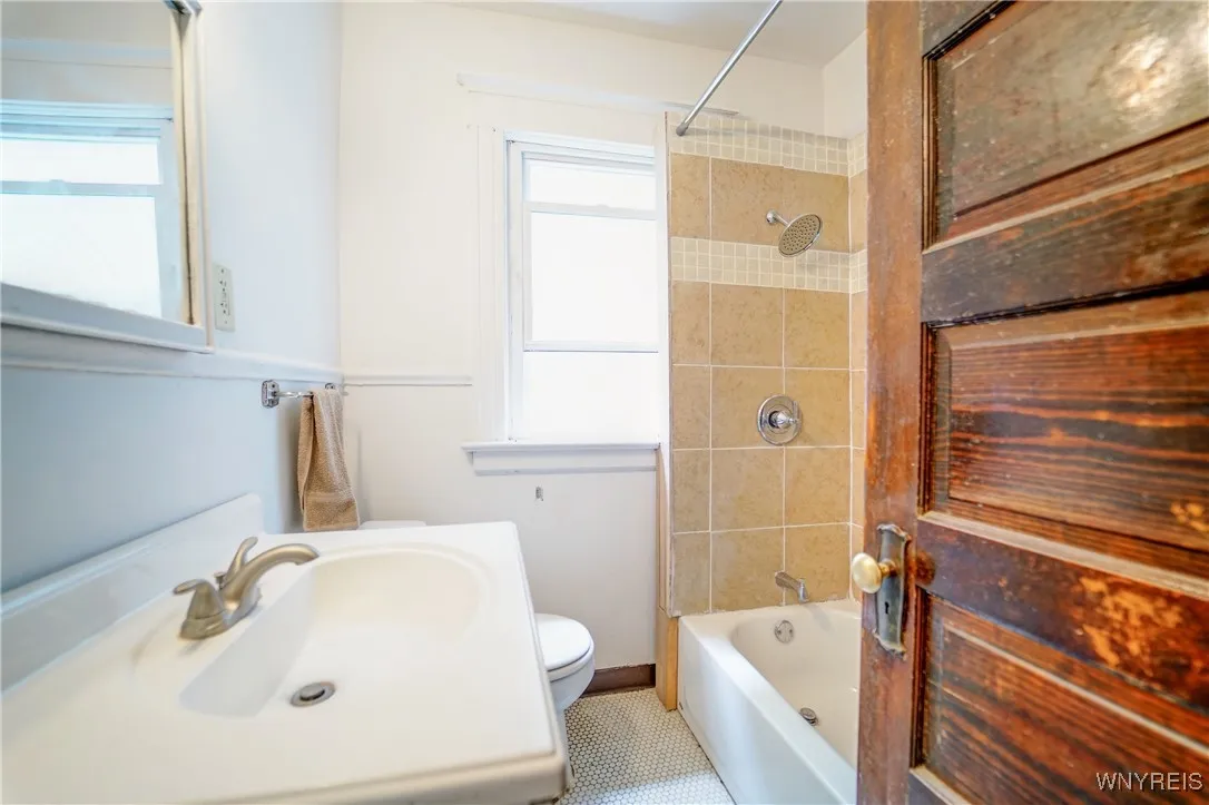 725 Linwood Avenue, Buffalo, New York 14209, Buffalo, New York 14209, 4 Bedrooms Bedrooms, ,3 BathroomsBathrooms,Residential,For Sale,725 Linwood Avenue, Buffalo, New York 14209,B1622525