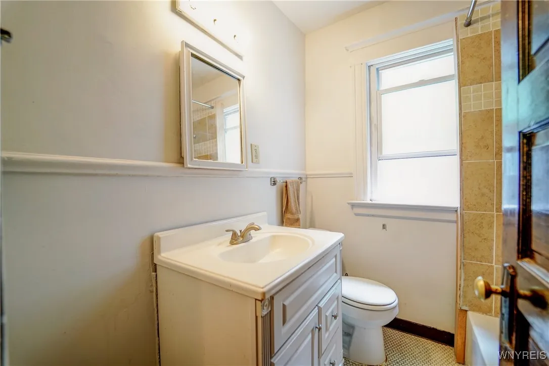 725 Linwood Avenue, Buffalo, New York 14209, Buffalo, New York 14209, 4 Bedrooms Bedrooms, ,3 BathroomsBathrooms,Residential,For Sale,725 Linwood Avenue, Buffalo, New York 14209,B1622525