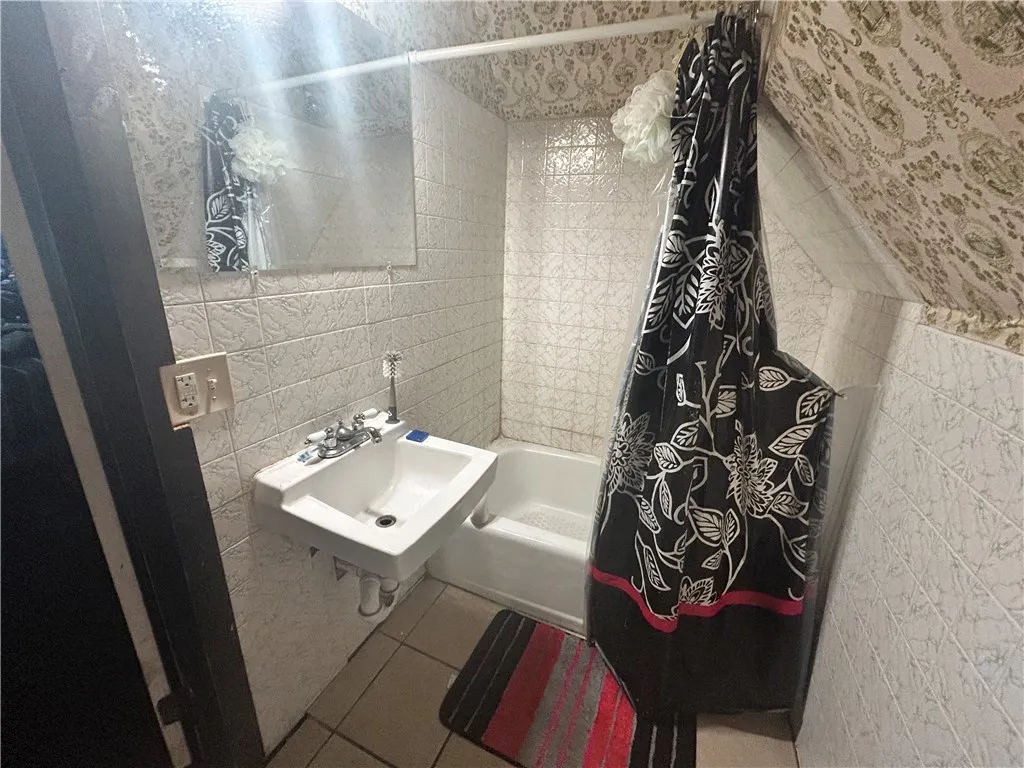 727 Dewey Avenue, Rochester, New York 14613, Rochester, New York 14613, 6 Bedrooms Bedrooms, 8 Rooms Rooms,3 BathroomsBathrooms,Residential,For Sale,727 Dewey Avenue, Rochester, New York 14613,R1622666