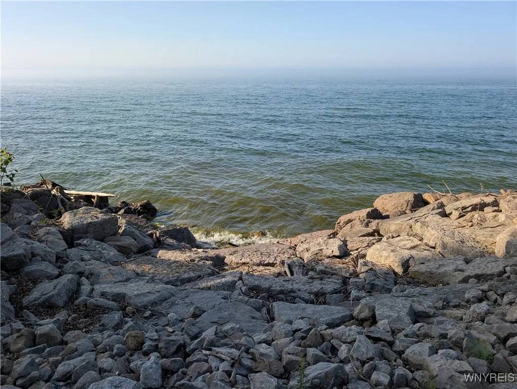 Lakefront access
