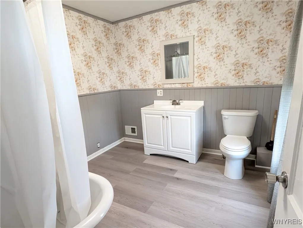 11131 Lakeshore Road, Yates, New York 14098, Yates, New York 14098, 3 Bedrooms Bedrooms, 6 Rooms Rooms,2 BathroomsBathrooms,Residential,For Sale,11131 Lakeshore Road, Yates, New York 14098,B1622645