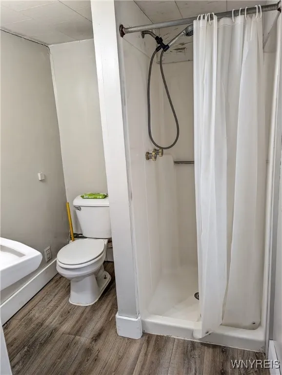 11131 Lakeshore Road, Yates, New York 14098, Yates, New York 14098, 3 Bedrooms Bedrooms, 6 Rooms Rooms,2 BathroomsBathrooms,Residential,For Sale,11131 Lakeshore Road, Yates, New York 14098,B1622645
