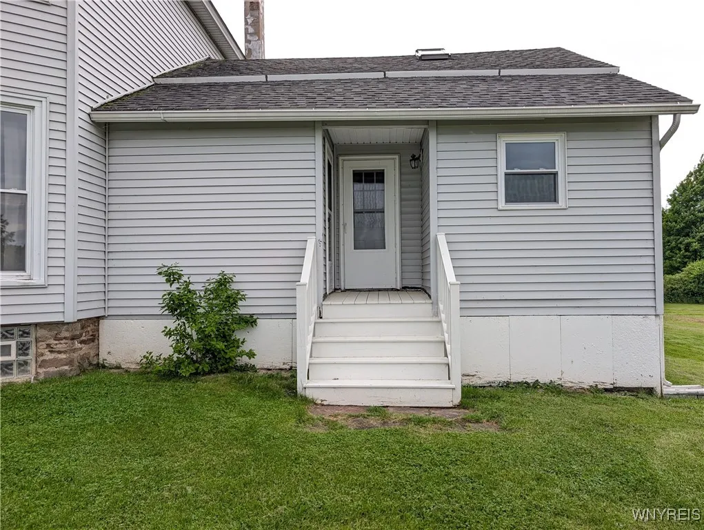 11131 Lakeshore Road, Yates, New York 14098, Yates, New York 14098, 3 Bedrooms Bedrooms, 6 Rooms Rooms,2 BathroomsBathrooms,Residential,For Sale,11131 Lakeshore Road, Yates, New York 14098,B1622645