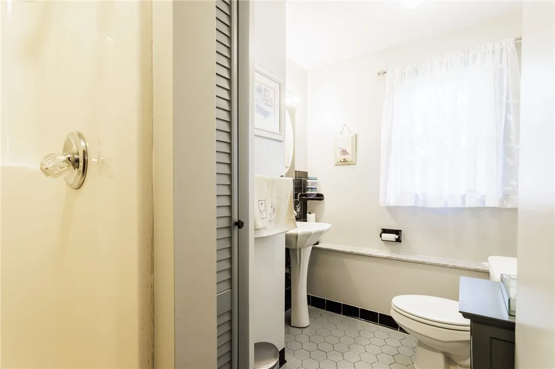 47 Bramblewood Lane West, Gates, New York 14624, Gates, New York 14624, 4 Bedrooms Bedrooms, 6 Rooms Rooms,2 BathroomsBathrooms,Residential,For Sale,47 Bramblewood Lane West, Gates, New York 14624,R1621971