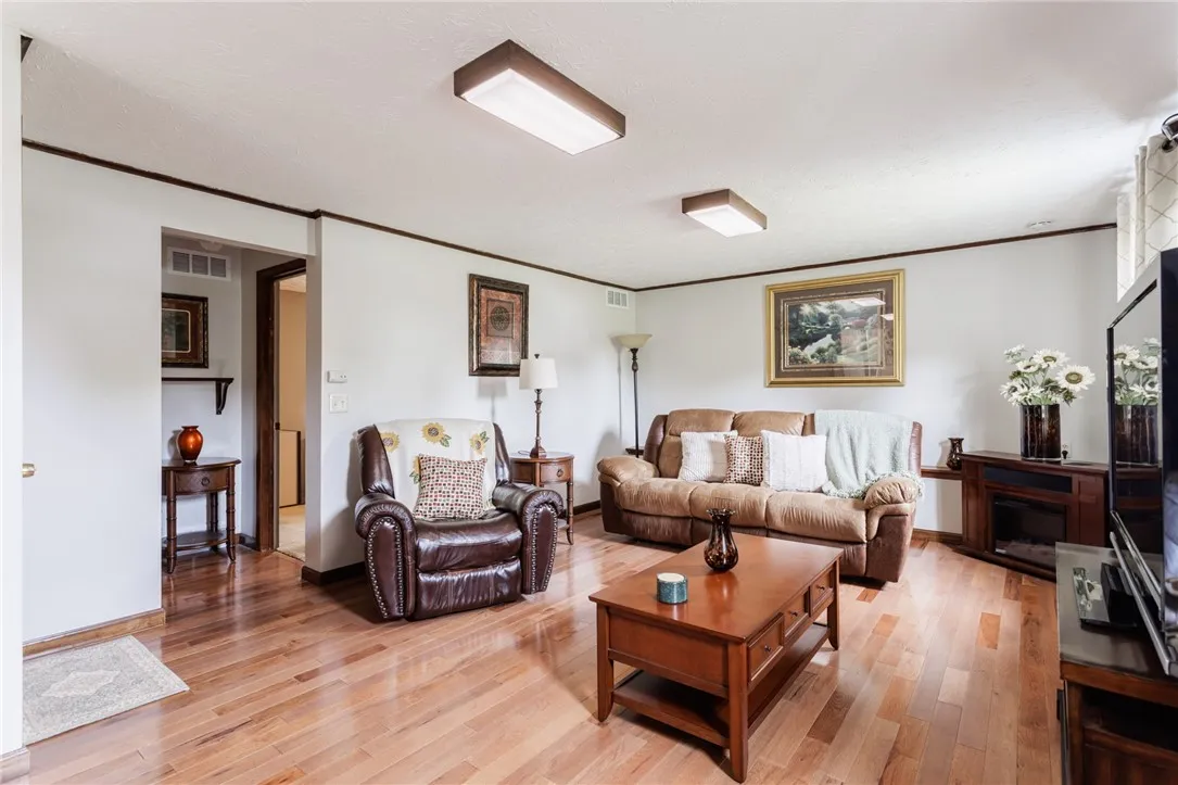 47 Bramblewood Lane West, Gates, New York 14624, Gates, New York 14624, 4 Bedrooms Bedrooms, 6 Rooms Rooms,2 BathroomsBathrooms,Residential,For Sale,47 Bramblewood Lane West, Gates, New York 14624,R1621971