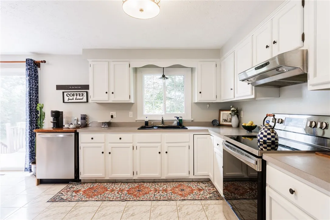 47 Bramblewood Lane West, Gates, New York 14624, Gates, New York 14624, 4 Bedrooms Bedrooms, 6 Rooms Rooms,2 BathroomsBathrooms,Residential,For Sale,47 Bramblewood Lane West, Gates, New York 14624,R1621971