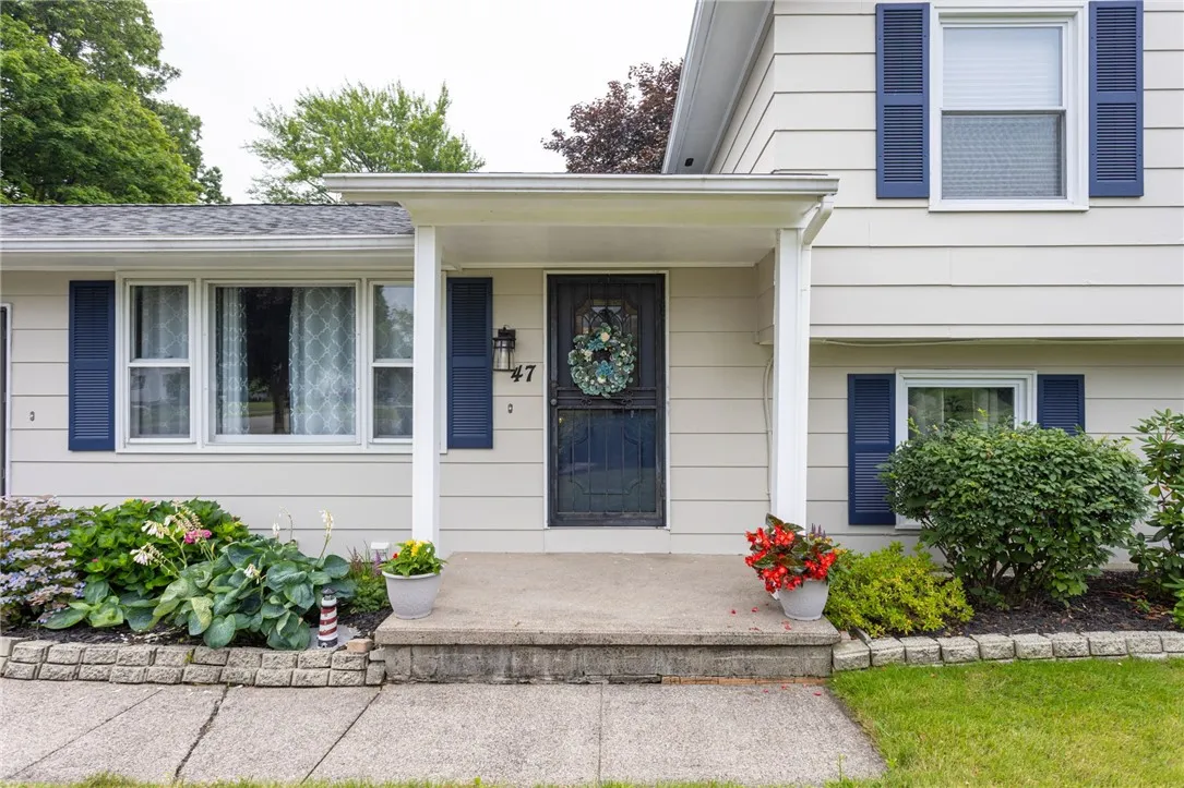 47 Bramblewood Lane West, Gates, New York 14624, Gates, New York 14624, 4 Bedrooms Bedrooms, 6 Rooms Rooms,2 BathroomsBathrooms,Residential,For Sale,47 Bramblewood Lane West, Gates, New York 14624,R1621971