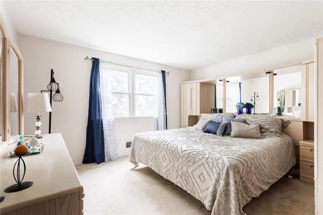 47 Bramblewood Lane West, Gates, New York 14624, Gates, New York 14624, 4 Bedrooms Bedrooms, 6 Rooms Rooms,2 BathroomsBathrooms,Residential,For Sale,47 Bramblewood Lane West, Gates, New York 14624,R1621971