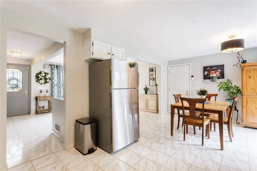47 Bramblewood Lane West, Gates, New York 14624, Gates, New York 14624, 4 Bedrooms Bedrooms, 6 Rooms Rooms,2 BathroomsBathrooms,Residential,For Sale,47 Bramblewood Lane West, Gates, New York 14624,R1621971