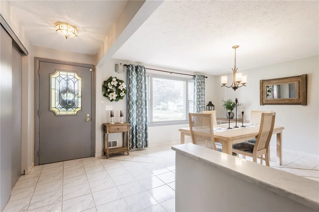 47 Bramblewood Lane West, Gates, New York 14624, Gates, New York 14624, 4 Bedrooms Bedrooms, 6 Rooms Rooms,2 BathroomsBathrooms,Residential,For Sale,47 Bramblewood Lane West, Gates, New York 14624,R1621971