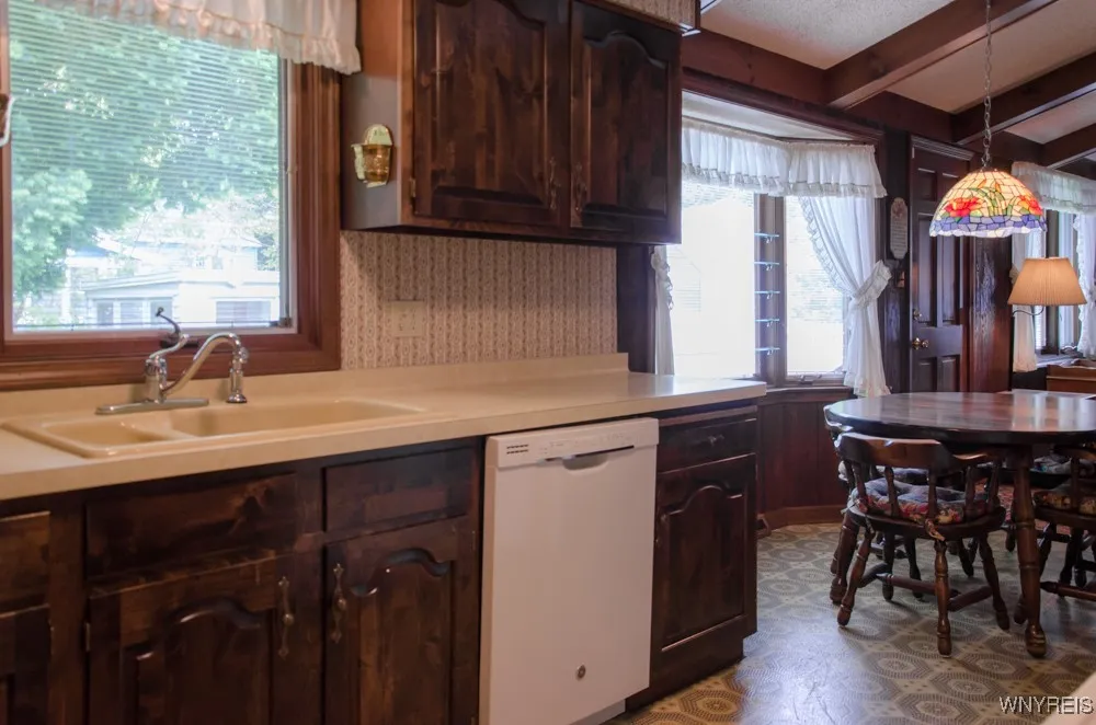 573 Locust Street, North Tonawanda, New York 14120, North Tonawanda, New York 14120, 3 Bedrooms Bedrooms, 7 Rooms Rooms,1 BathroomBathrooms,Residential,For Sale,573 Locust Street, North Tonawanda, New York 14120,B1622665