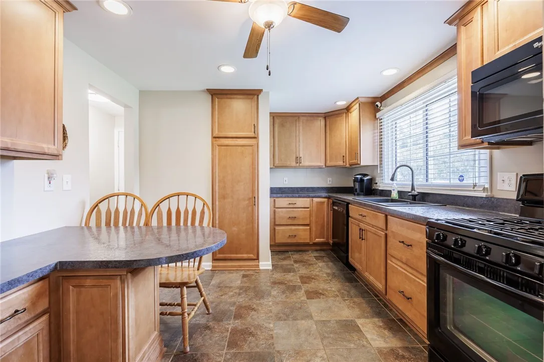 24 Battle Green Drive, Chili, New York 14624, Chili, New York 14624, 2 Bedrooms Bedrooms, 7 Rooms Rooms,1 BathroomBathrooms,Residential,For Sale,24 Battle Green Drive, Chili, New York 14624,R1622336