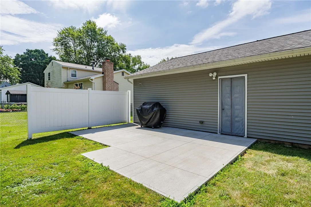 24 Battle Green Drive, Chili, New York 14624, Chili, New York 14624, 2 Bedrooms Bedrooms, 7 Rooms Rooms,1 BathroomBathrooms,Residential,For Sale,24 Battle Green Drive, Chili, New York 14624,R1622336
