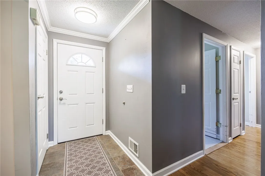 24 Battle Green Drive, Chili, New York 14624, Chili, New York 14624, 2 Bedrooms Bedrooms, 7 Rooms Rooms,1 BathroomBathrooms,Residential,For Sale,24 Battle Green Drive, Chili, New York 14624,R1622336