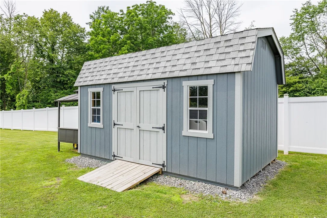 6121 County Road 41, Farmington, New York 14425, Farmington, New York 14425, 5 Bedrooms Bedrooms, 11 Rooms Rooms,2 BathroomsBathrooms,Residential,For Sale,6121 County Road 41, Farmington, New York 14425,R1622242