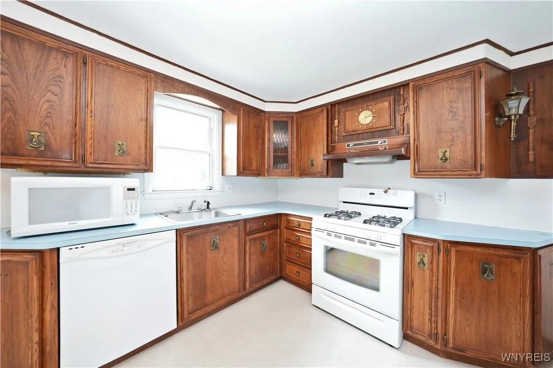91 Moore Avenue, Tonawanda, New York 14223, Tonawanda, New York 14223, 3 Bedrooms Bedrooms, 6 Rooms Rooms,1 BathroomBathrooms,Residential,For Sale,91 Moore Avenue, Tonawanda, New York 14223,B1622321