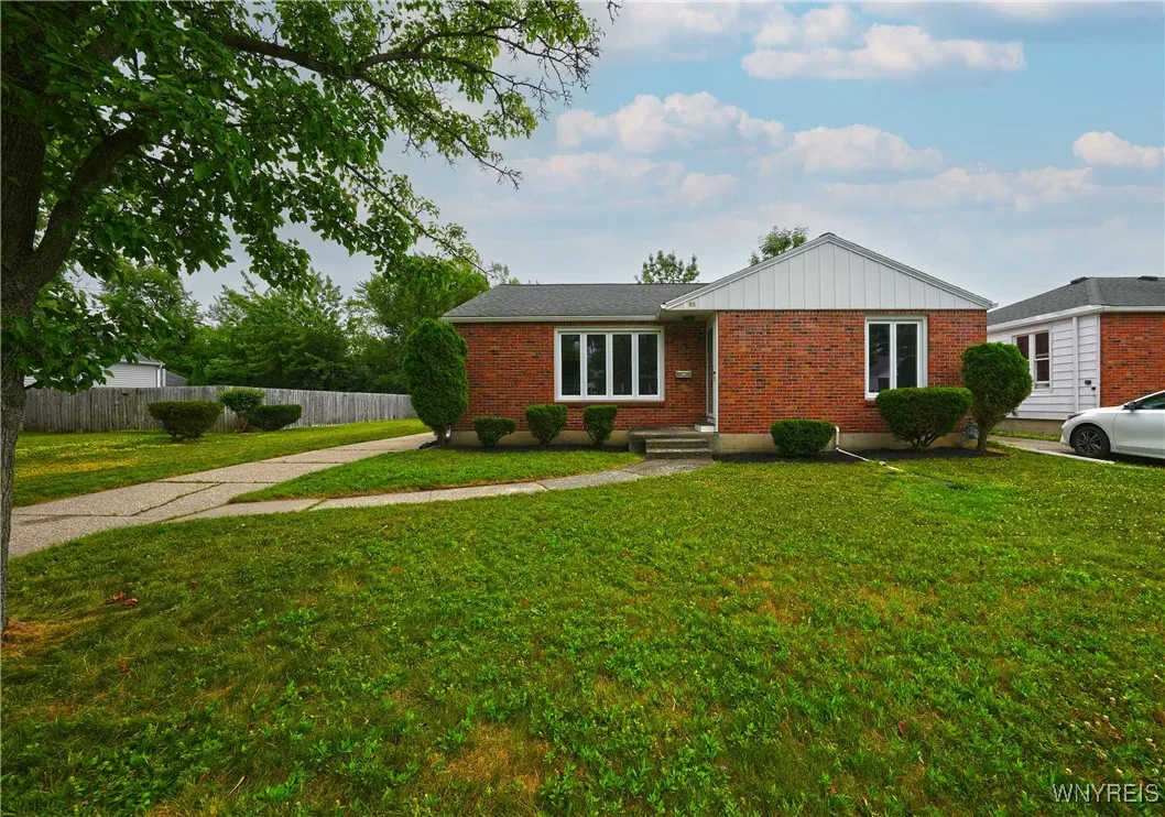 91 Moore Avenue, Tonawanda, New York 14223, Tonawanda, New York 14223, 3 Bedrooms Bedrooms, 6 Rooms Rooms,1 BathroomBathrooms,Residential,For Sale,91 Moore Avenue, Tonawanda, New York 14223,B1622321