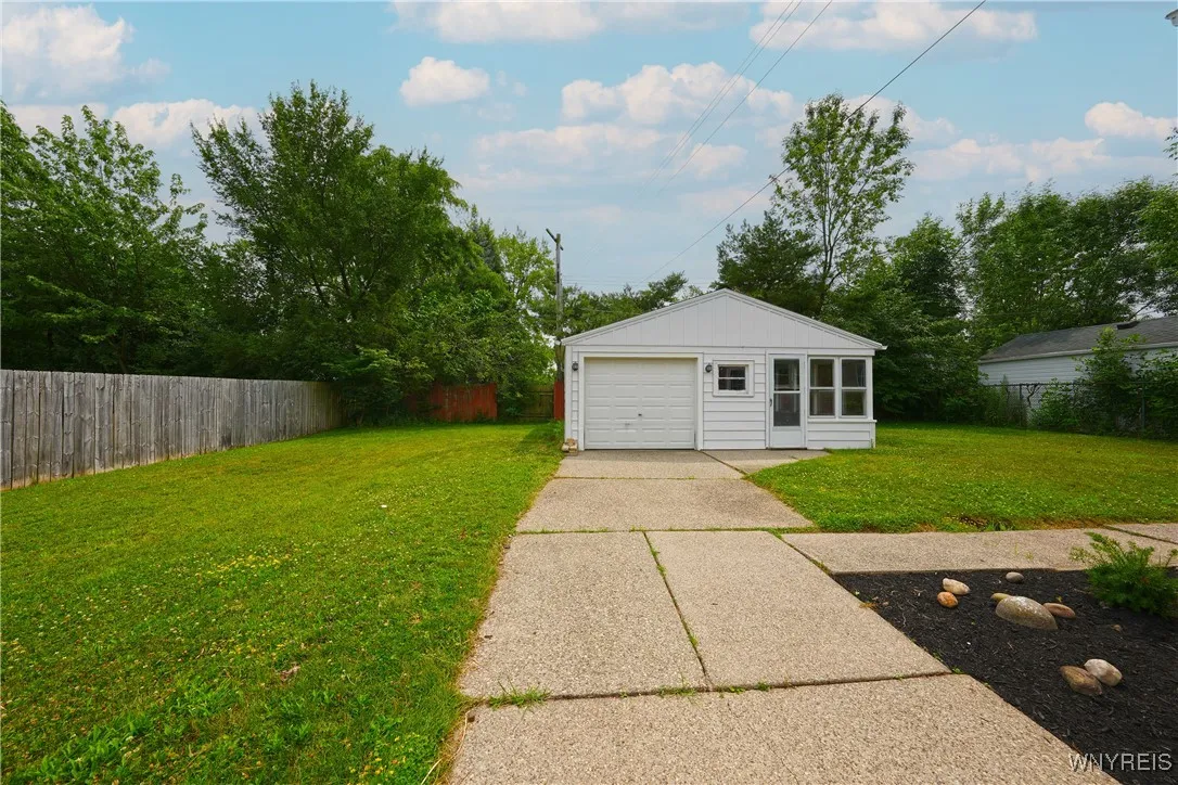 91 Moore Avenue, Tonawanda, New York 14223, Tonawanda, New York 14223, 3 Bedrooms Bedrooms, 6 Rooms Rooms,1 BathroomBathrooms,Residential,For Sale,91 Moore Avenue, Tonawanda, New York 14223,B1622321