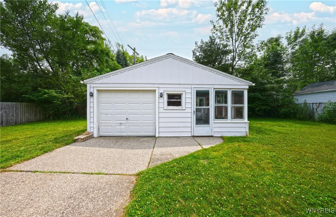 91 Moore Avenue, Tonawanda, New York 14223, Tonawanda, New York 14223, 3 Bedrooms Bedrooms, 6 Rooms Rooms,1 BathroomBathrooms,Residential,For Sale,91 Moore Avenue, Tonawanda, New York 14223,B1622321
