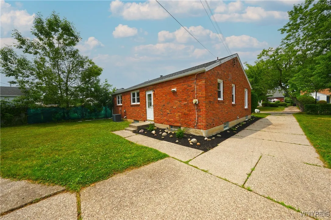 91 Moore Avenue, Tonawanda, New York 14223, Tonawanda, New York 14223, 3 Bedrooms Bedrooms, 6 Rooms Rooms,1 BathroomBathrooms,Residential,For Sale,91 Moore Avenue, Tonawanda, New York 14223,B1622321