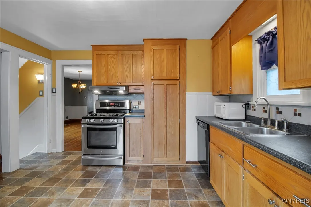 46 Central Boulevard, Cheektowaga, New York 14225, Cheektowaga, New York 14225, 4 Bedrooms Bedrooms, 7 Rooms Rooms,1 BathroomBathrooms,Residential,For Sale,46 Central Boulevard, Cheektowaga, New York 14225,B1618110