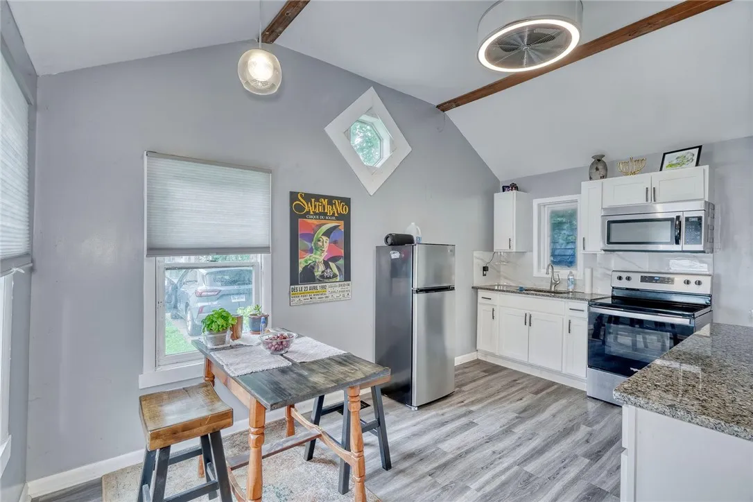 82 Richmond Street, Rochester, New York 14607, Rochester, New York 14607, 2 Bedrooms Bedrooms, 4 Rooms Rooms,1 BathroomBathrooms,Residential,For Sale,82 Richmond Street, Rochester, New York 14607,R1617340