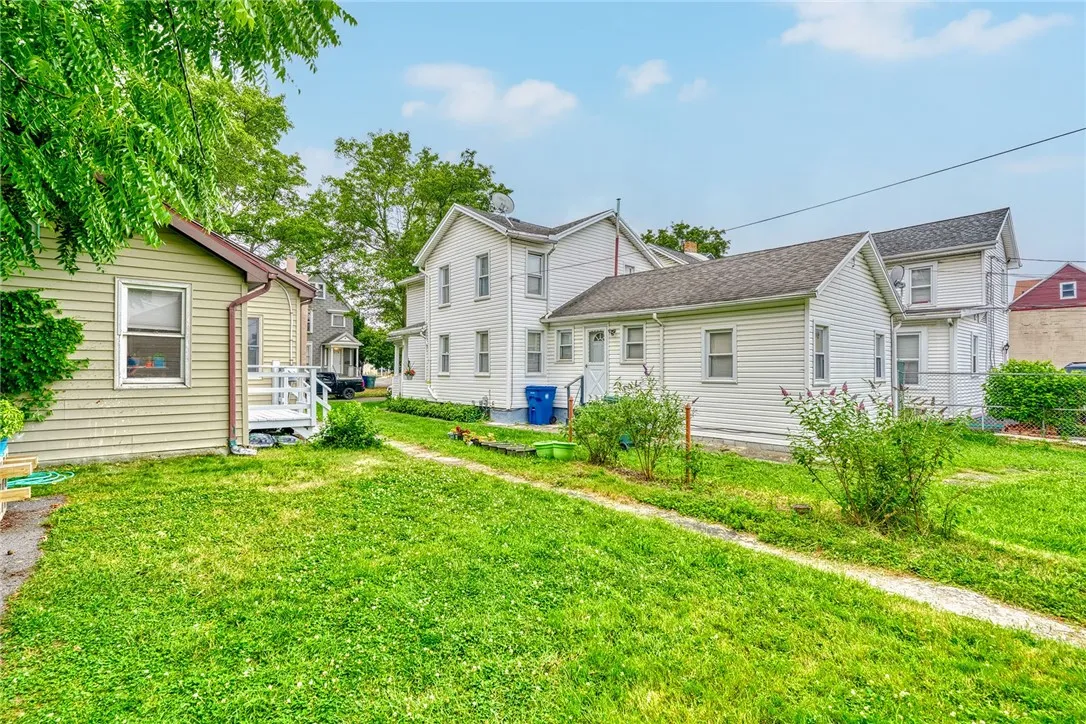 82 Richmond Street, Rochester, New York 14607, Rochester, New York 14607, 2 Bedrooms Bedrooms, 4 Rooms Rooms,1 BathroomBathrooms,Residential,For Sale,82 Richmond Street, Rochester, New York 14607,R1617340