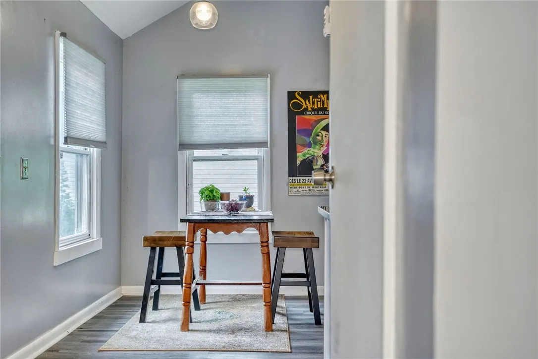 82 Richmond Street, Rochester, New York 14607, Rochester, New York 14607, 2 Bedrooms Bedrooms, 4 Rooms Rooms,1 BathroomBathrooms,Residential,For Sale,82 Richmond Street, Rochester, New York 14607,R1617340