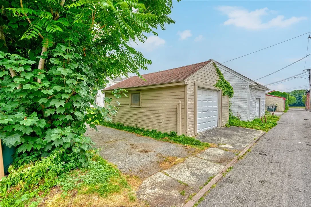 82 Richmond Street, Rochester, New York 14607, Rochester, New York 14607, 2 Bedrooms Bedrooms, 4 Rooms Rooms,1 BathroomBathrooms,Residential,For Sale,82 Richmond Street, Rochester, New York 14607,R1617340