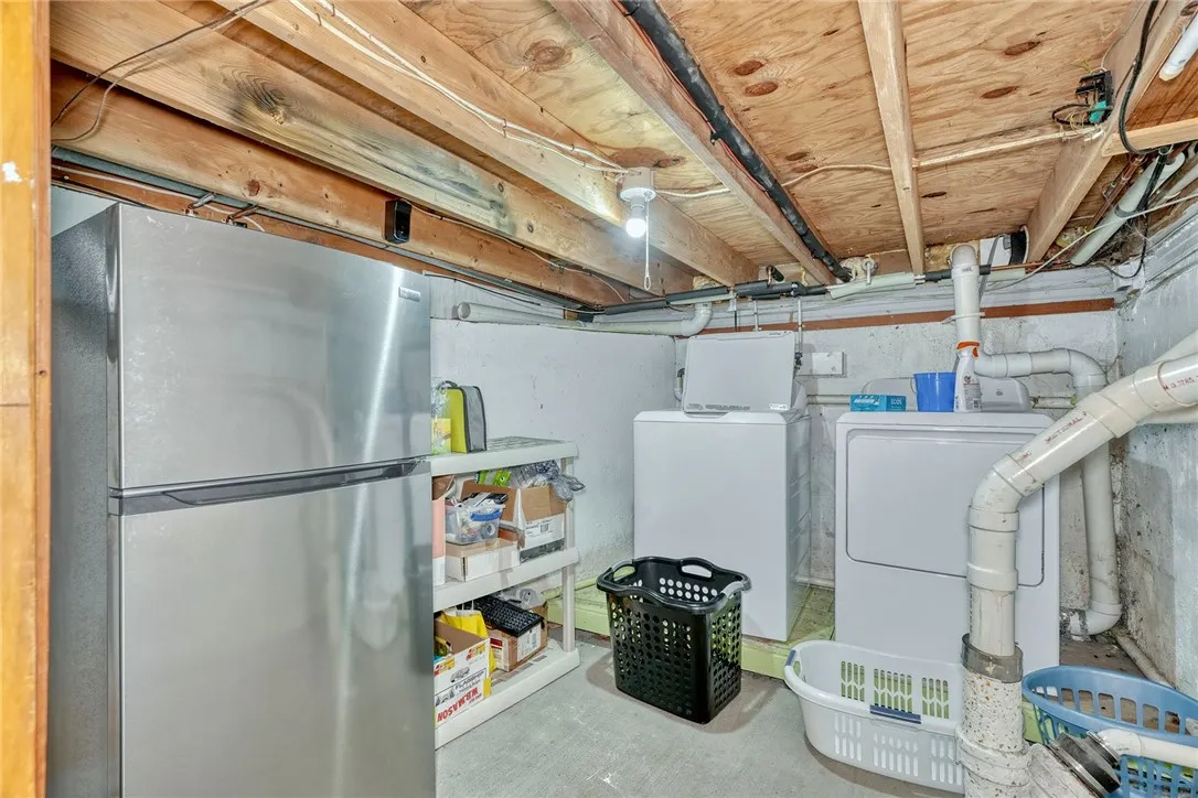 82 Richmond Street, Rochester, New York 14607, Rochester, New York 14607, 2 Bedrooms Bedrooms, 4 Rooms Rooms,1 BathroomBathrooms,Residential,For Sale,82 Richmond Street, Rochester, New York 14607,R1617340